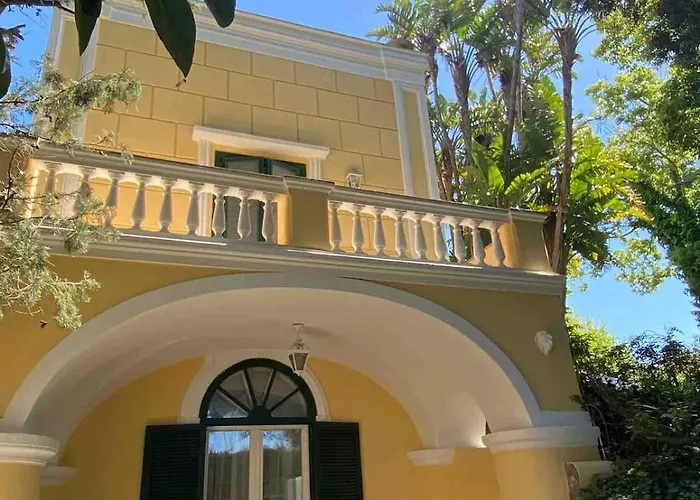 Aurora Caprese Villa *