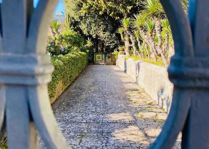 Aurora Caprese Villa *