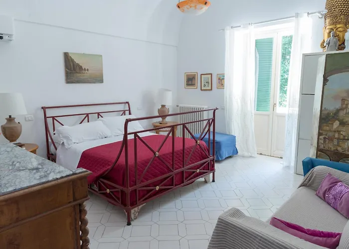 Aurora Caprese Villa *