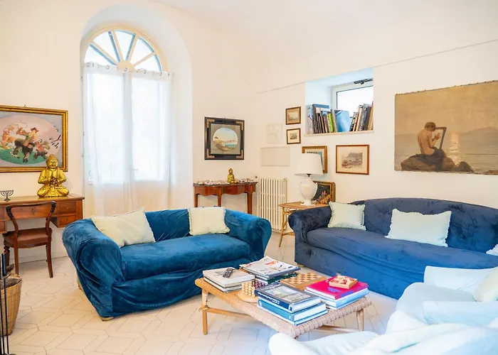 Aurora Caprese Villa *