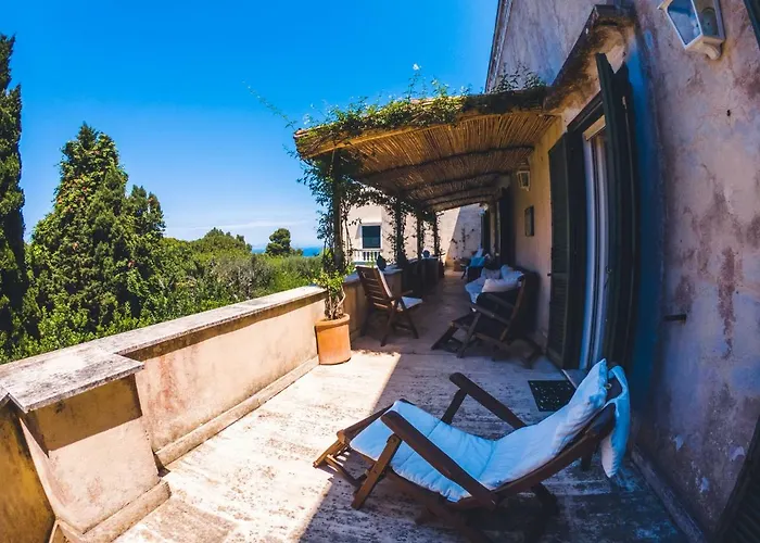 Aurora Caprese Villa *